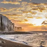 La Verriere. Les Locations Isahora C'est Aussi Plusieurs Appart' De Standing A 2 Pas Du Chateau D'eu, Des Falaises Du Treport, De Mers Les Bains Et Aux Portes De La Baie De Somme Eu (Seine-Maritime)