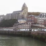 La Verriere. Les Locations Isahora C'est Aussi Plusieurs Appart' De Standing A 2 Pas Du Chateau D'eu, Des Falaises Du Treport, De Mers Les Bains Et Aux Portes De La Baie De Somme Lejlighed *