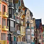La Verriere. Les Locations Isahora C'est Aussi Plusieurs Appart' De Standing A 2 Pas Du Chateau D'eu, Des Falaises Du Treport, De Mers Les Bains Et Aux Portes De La Baie De Somme Eu (Seine-Maritime)