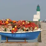 La Verriere. Les Locations Isahora C'est Aussi Plusieurs Appart' De Standing A 2 Pas Du Chateau D'eu, Des Falaises Du Treport, De Mers Les Bains Et Aux Portes De La Baie De Somme * Eu (Seine-Maritime)