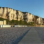 La Verriere. Les Locations Isahora C'est Aussi Plusieurs Appart' De Standing A 2 Pas Du Chateau D'eu, Des Falaises Du Treport, De Mers Les Bains Et Aux Portes De La Baie De Somme *