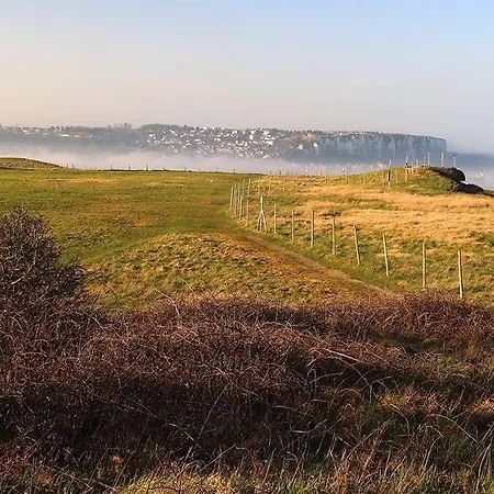 La Verrière. Les Locations Isahora C'est Aussi Plusieurs Appart' De Standing à 2 Pas Du Château D'eu, Des Falaises Du Tréport, De Mers Les Bains Et Aux Portes De La Baie De Somme Appartamento Eu (Senna Marittima)