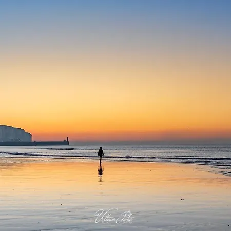 La Verriere. Les Locations Isahora C'est Aussi Plusieurs Appart' De Standing A 2 Pas Du Chateau D'eu, Des Falaises Du Treport, De Mers Les Bains Et Aux Portes De La Baie De Somme Appartement