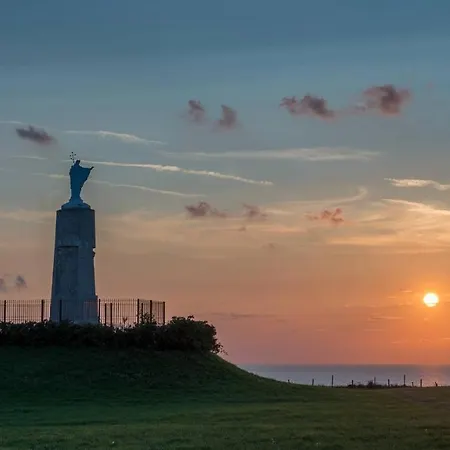 La Verrière. Les Locations Isahora C'est Aussi Plusieurs Appart' De Standing à 2 Pas Du Château D'eu, Des Falaises Du Tréport, De Mers Les Bains Et Aux Portes De La Baie De Somme Appartamento *