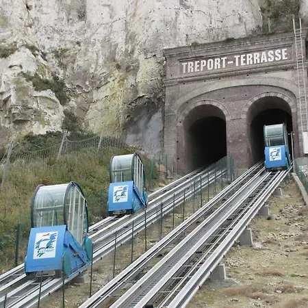 La Verrière. Les Locations Isahora C'est Aussi Plusieurs Appart' De Standing à 2 Pas Du Château D'eu, Des Falaises Du Tréport, De Mers Les Bains Et Aux Portes De La Baie De Somme *