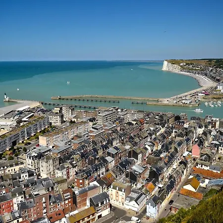 Διαμέρισμα La Verriere. Les Locations Isahora C'est Aussi Plusieurs Appart' De Standing A 2 Pas Du Chateau D'eu, Des Falaises Du Treport, De Mers Les Bains Et Aux Portes De La Baie De Somme *