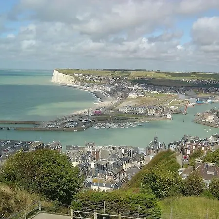 La Verriere. Les Locations Isahora C'est Aussi Plusieurs Appart' De Standing A 2 Pas Du Chateau D'eu, Des Falaises Du Treport, De Mers Les Bains Et Aux Portes De La Baie De Somme * Ε (Σεν Μαριτίμ)