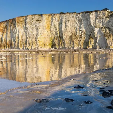 La Verriere. Les Locations Isahora C'est Aussi Plusieurs Appart' De Standing A 2 Pas Du Chateau D'eu, Des Falaises Du Treport, De Mers Les Bains Et Aux Portes De La Baie De Somme * Eu (Seine-Maritime)