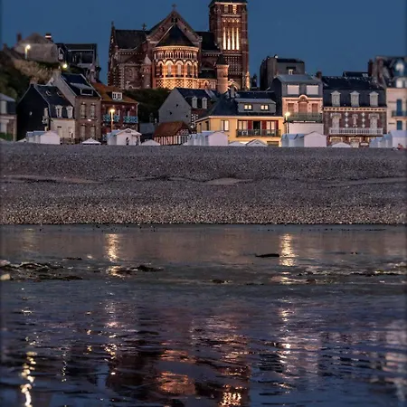 La Verrière. Les Locations Isahora C'est Aussi Plusieurs Appart' De Standing à 2 Pas Du Château D'eu, Des Falaises Du Tréport, De Mers Les Bains Et Aux Portes De La Baie De Somme *