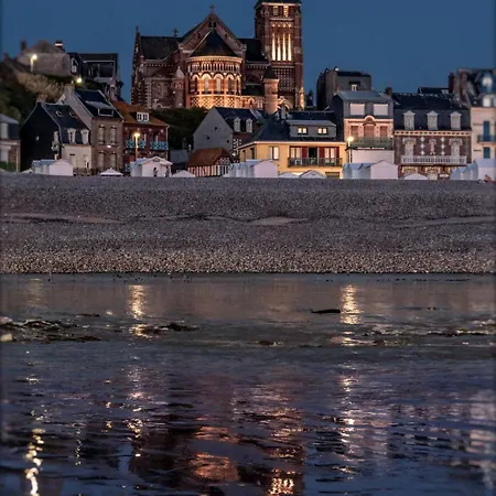La Verriere. Les Locations Isahora C'est Aussi Plusieurs Appart' De Standing A 2 Pas Du Chateau D'eu, Des Falaises Du Treport, De Mers Les Bains Et Aux Portes De La Baie De Somme *