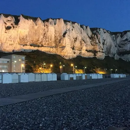 La Verriere. Les Locations Isahora C'est Aussi Plusieurs Appart' De Standing A 2 Pas Du Chateau D'eu, Des Falaises Du Treport, De Mers Les Bains Et Aux Portes De La Baie De Somme * Eu (Seine-Maritime)