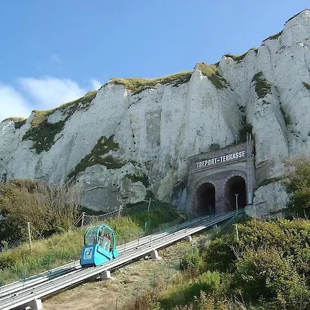 La Verriere. Les Locations Isahora C'est Aussi Plusieurs Appart' De Standing A 2 Pas Du Chateau D'eu, Des Falaises Du Treport, De Mers Les Bains Et Aux Portes De La Baie De Somme Appartement