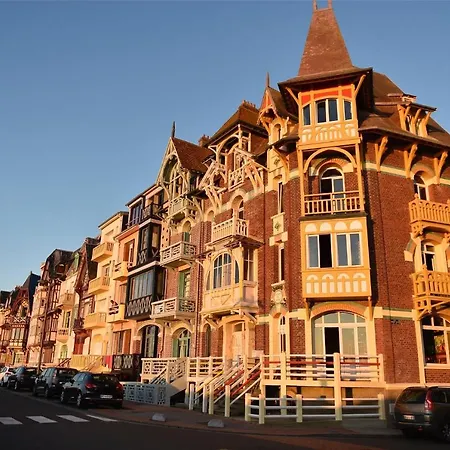 Appartement La Verriere. Les Locations Isahora C'est Aussi Plusieurs Appart' De Standing A 2 Pas Du Chateau D'eu, Des Falaises Du Treport, De Mers Les Bains Et Aux Portes De La Baie De Somme Eu (Seine-Maritime)