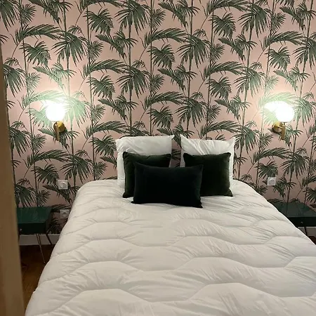 Appartement La Verriere. Les Locations Isahora C'est Aussi Plusieurs Appart' De Standing A 2 Pas Du Chateau D'eu, Des Falaises Du Treport, De Mers Les Bains Et Aux Portes De La Baie De Somme Eu (Seine-Maritime)